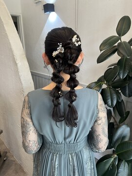 タップ(TAP) ヘアアレンジ/ヘアセット/ツイン編みおろし