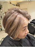 白髪ぼかしのグラデーションボブ