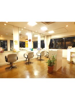 長年愛される駅近サロン!マイクロスコープを使用した無料の頭皮・毛質診断あり♪髪のお悩みご相談下さい!