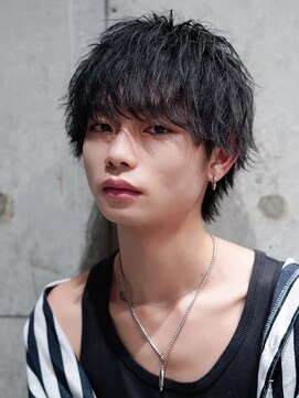 ライラ(Lyla) シャープな縦落ちソフトツイストマッシュウルフ