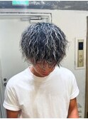 シルバースパイキー_ハイライト波巻き束感ショート