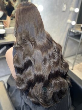 ロイオブジゼル(roi of GiseL) フェミニンロング　艶髪　ダークグレージュ　透明感カラー　20代