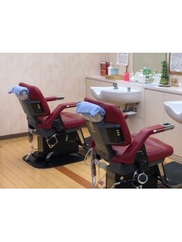 一人で座れないお子さまも安心☆お母さんと一緒に座って施術OK◎親子で楽しくカットしませんか？