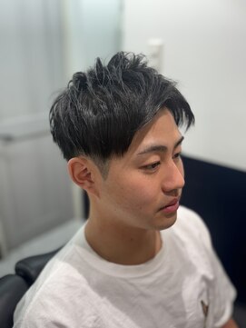 リバティシェアバーバー 銀座(LIBERTY SHARE BARBER) ツーブロックアップバングショート