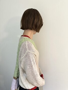 ベージュ+外はねミニボブ