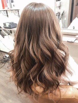 マジックマッシュ(Magic Mush) Wカラーでツヤブラウンベージュ