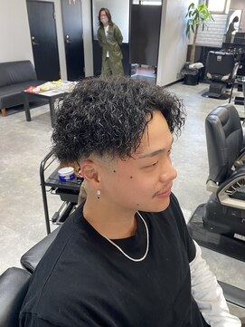 ボルド(MEN'S HAIR SALON BORDO) センターパート×強めツイストスパイラルパーマ