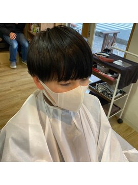 ラクヘアー 上福岡店 黒髪ストレート韓国風ツヤ感マッシュエッジショート