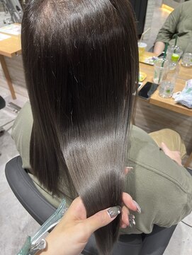 リーオオサカ(Lee Osaka) オリーブカラー×東芽生