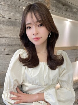 アイヴィ 表参道(IVY) 大人ガーリーフェイスレイヤーくびれヘア【肥田亜沙美】