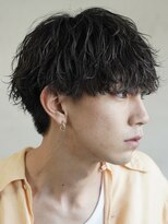 波巻きスパイラルパーマメンズマッシュウルフセンターパート韓国