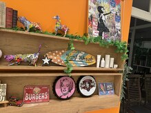 アース 佐賀夢咲店(HAIR&MAKE EARTH)の雰囲気（こだわりのインテリア雑貨がオシャレな店内を彩ります。）