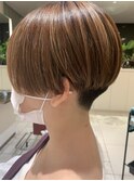 刈り上げ女子×ハイライトカラー