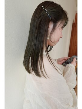 オリーブベージュカラー