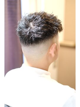アモ(Amo) 【新富町】メンズスキンフェードツイストスパイラルパーマ