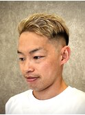 横浜西口スパイキーショートクロップスタイルフェードブロンド