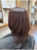 大人可愛いツヤ感ボルドー×くびれレイヤーミディアム