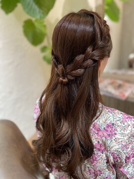 エネルジア(ENERGEIA) 編み込みハーフアップ