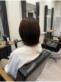 切りっぱなし外ハネミニボブヘアスタイル