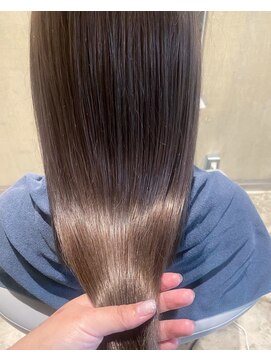 シー 岡崎(,SHE) 斜めバング/グレージュカラー/デザインカラー/東岡崎