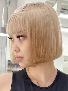 ウィコ 新宿(WICO) ホワイトミルクティーボブ [新宿駅/斜めバング/グレージュカラー