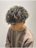 波巻きスパイラルパーマ×金メッシュ
