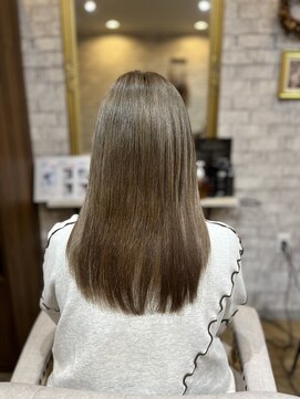 イムア(imua) グレージュカラー