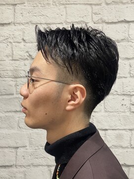 グレイスフル バーバープラチナム 六本木店(Graceful Barber platinum) ツーブロショートセンターパート