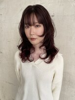 スール(seul) 外国人風カーリーレイヤーカット×レッドカラー