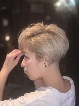 アスイン(asuin) Bell wood風マニッシュショートボブ