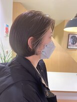 バッタ(Batta)&nbsp;「KENTA」ポイントカラーで顔まわりのトーンが明るくなります