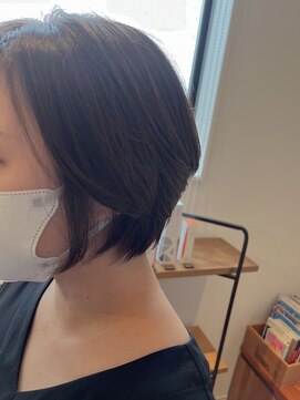 エシレ(esille.) クリアパープルのショートボブ