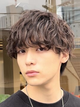オルト(Altn) 大人の波巻きスパイラルパーママッシュツーブロメンズカットヘア