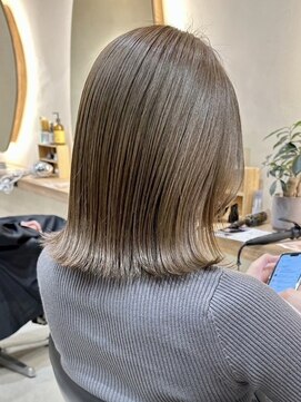 ヒビヲ(HIBIO) ツヤ感のある中明度ミルクティーベージュ*