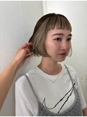 ペールベージュのインナーカラーボブ