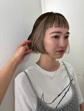 レコ 渋谷(LECO) ペールベージュのインナーカラーボブ