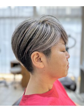 ノノ(nono) 大人可愛いシルバーベージュ丸みショート