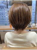 襟足をタイトに締めたショートデザイン！