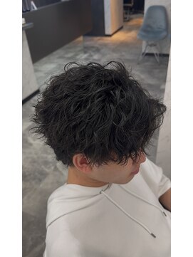 オム ブランシェ(HOMME BLANCHE’) 【KAZUKI】縦落ちのツイストスパイラルパーマ!