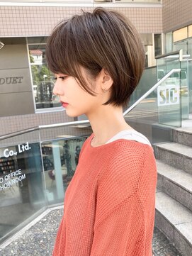 アンド ストーリーズ(&STORIES) こなれ可愛い耳掛けショートボブ/江角力也