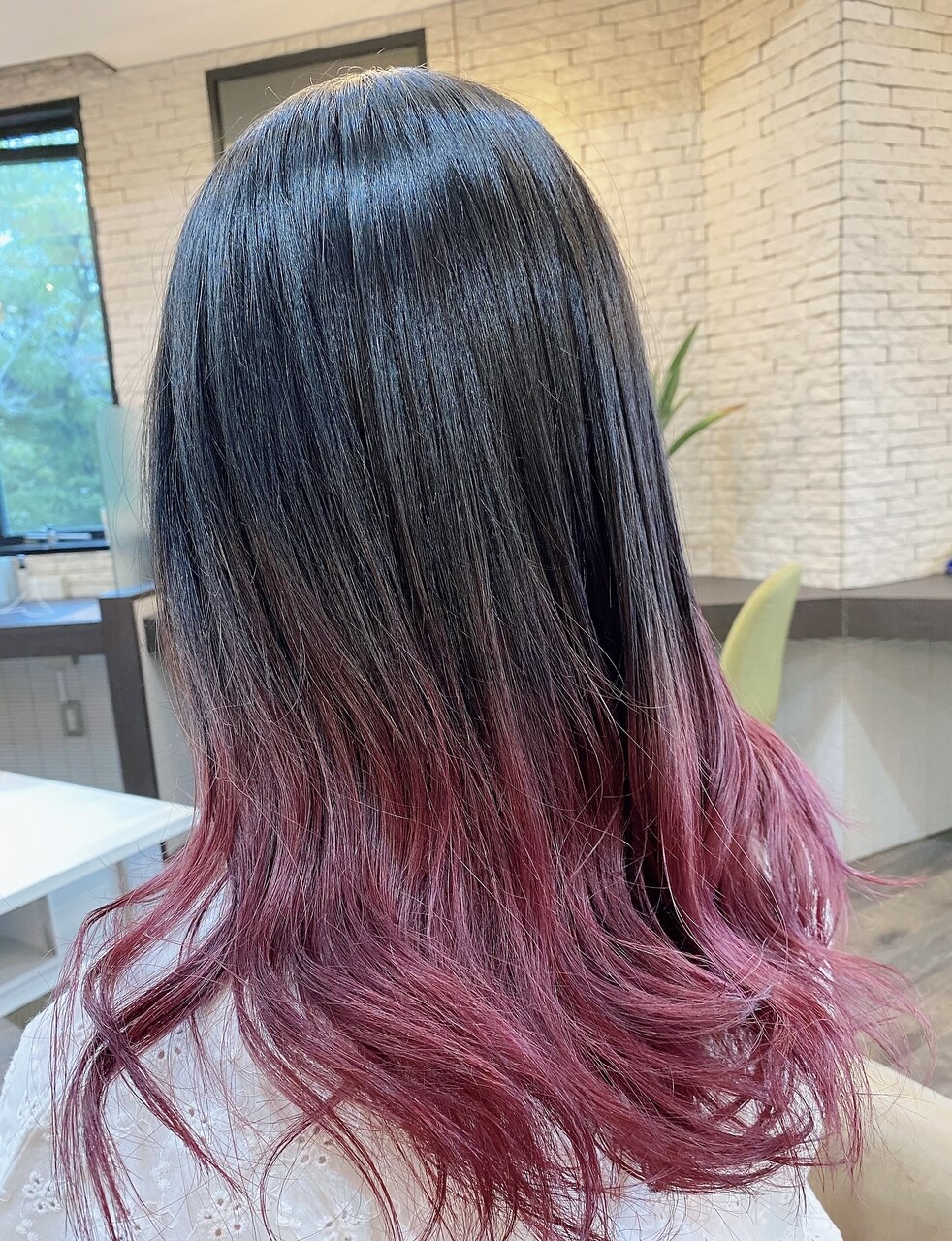 黒髪ベース×グラデーションチェリーピンク：L166856727｜ミコノス