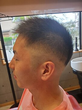 バルビエーレ アーディ(Barbier Adi) スキンフェード