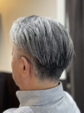 ヘアクリニックカルム 日暮里(Hair Clinic Calme) 白髪を活かしたグレイヘア　ナチュラルツーブロック
