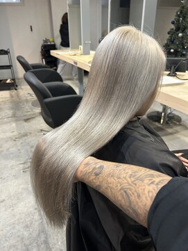 リア 布施店(Lia) ホワイトカラー