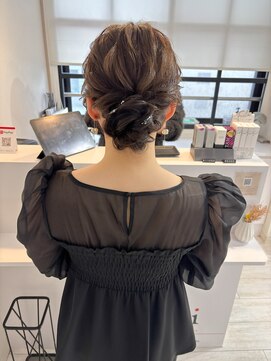 ディティカ サウ(Dityca sow) パーティーヘア　参列ヘア　シニヨン