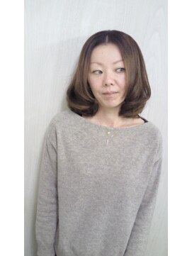 プラウドヘアー(Proud hair) Aラインセミディースタイル