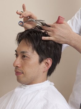 ヘアーサロンヤマギシ 恵比寿ガーデンプレイス店(hair salon YAMAGISHI)の写真/【カット¥3790/+グレイコントロール¥5900】シェービング、顔ほぐしなども受けられるのは<理容室>Yamagishi