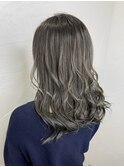 グレージュのグラデーションカラー