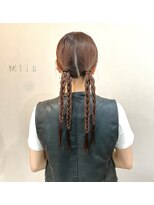 ミラ(Mila)&nbsp;おでかけヘア＊三つ編みツイン♪簡単カジュアルアレンジ