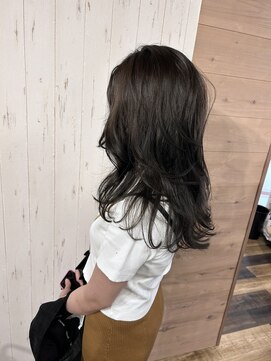 アンティア小作(ANT‘IA) ディープベージュ。レイヤー